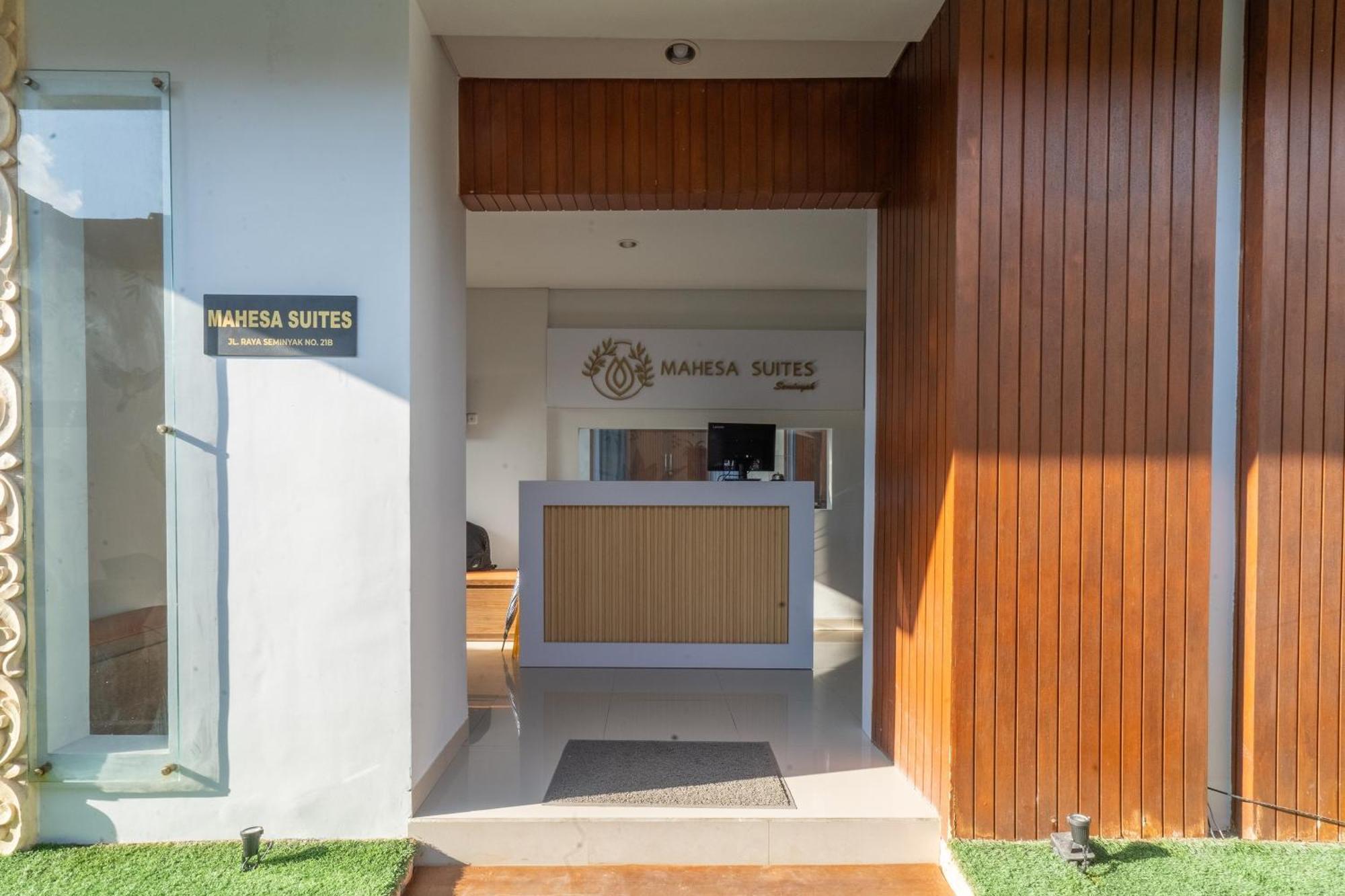 Mahesa Suites Seminyak Buitenkant foto