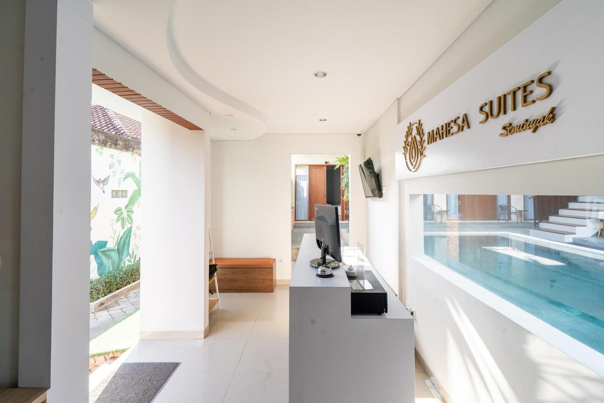 Mahesa Suites Seminyak Buitenkant foto