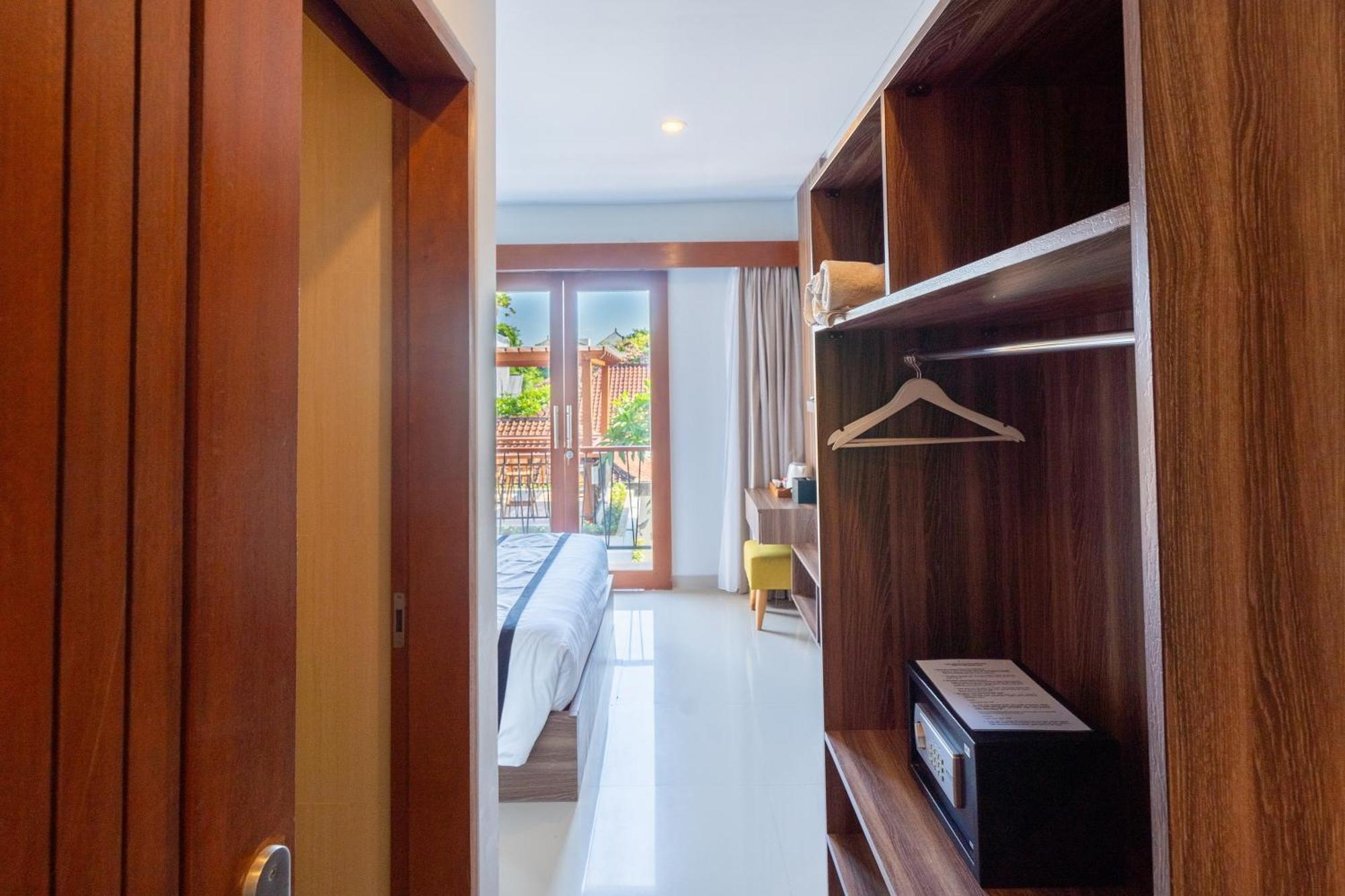 Mahesa Suites Seminyak Buitenkant foto