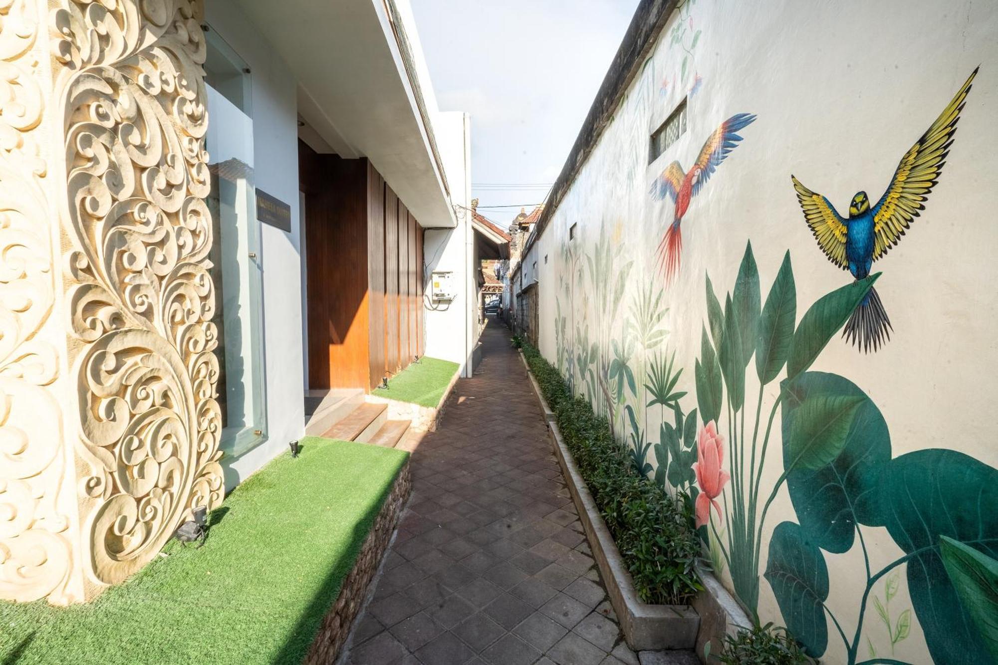 Mahesa Suites Seminyak Buitenkant foto