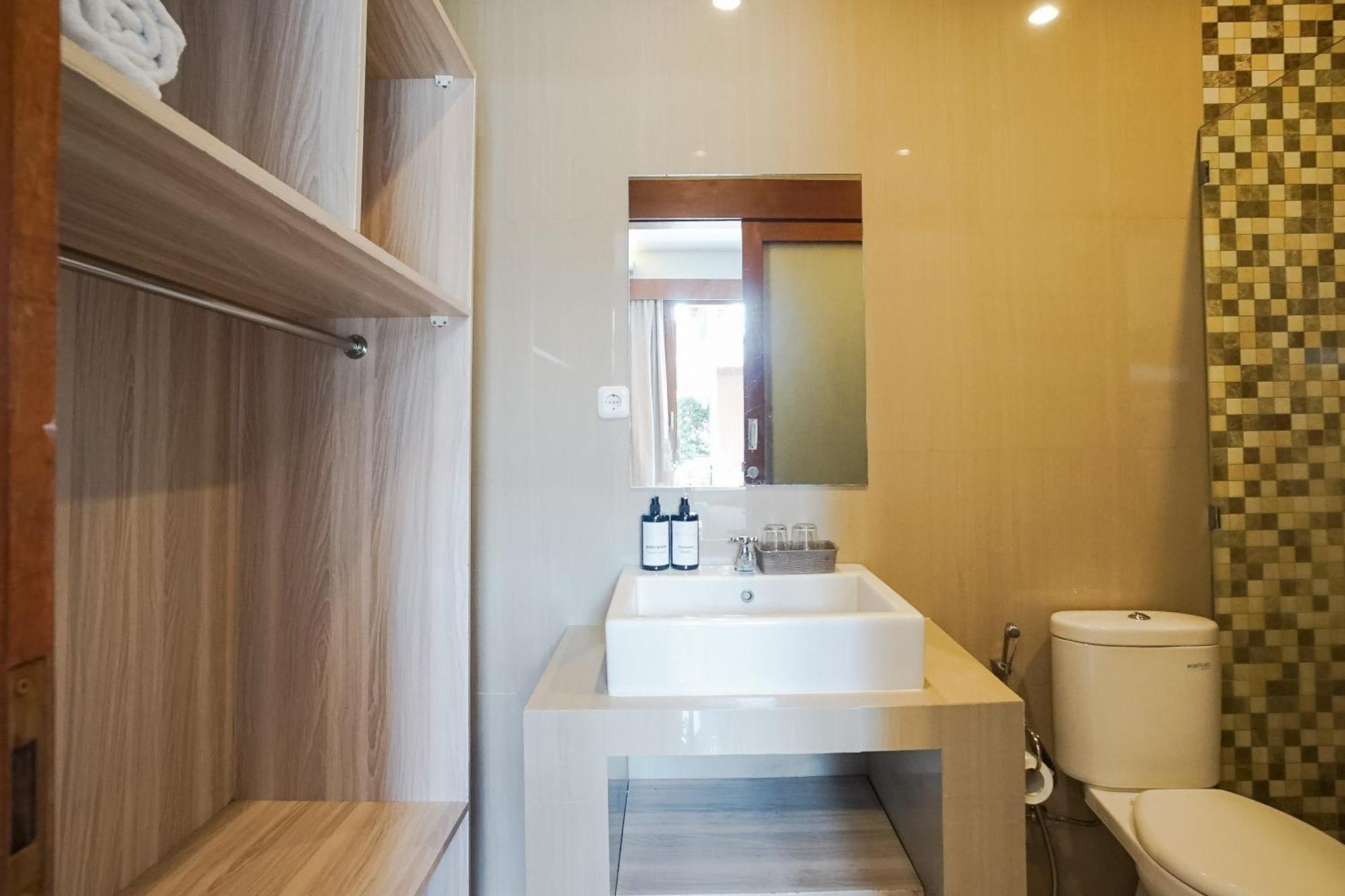 Mahesa Suites Seminyak Buitenkant foto