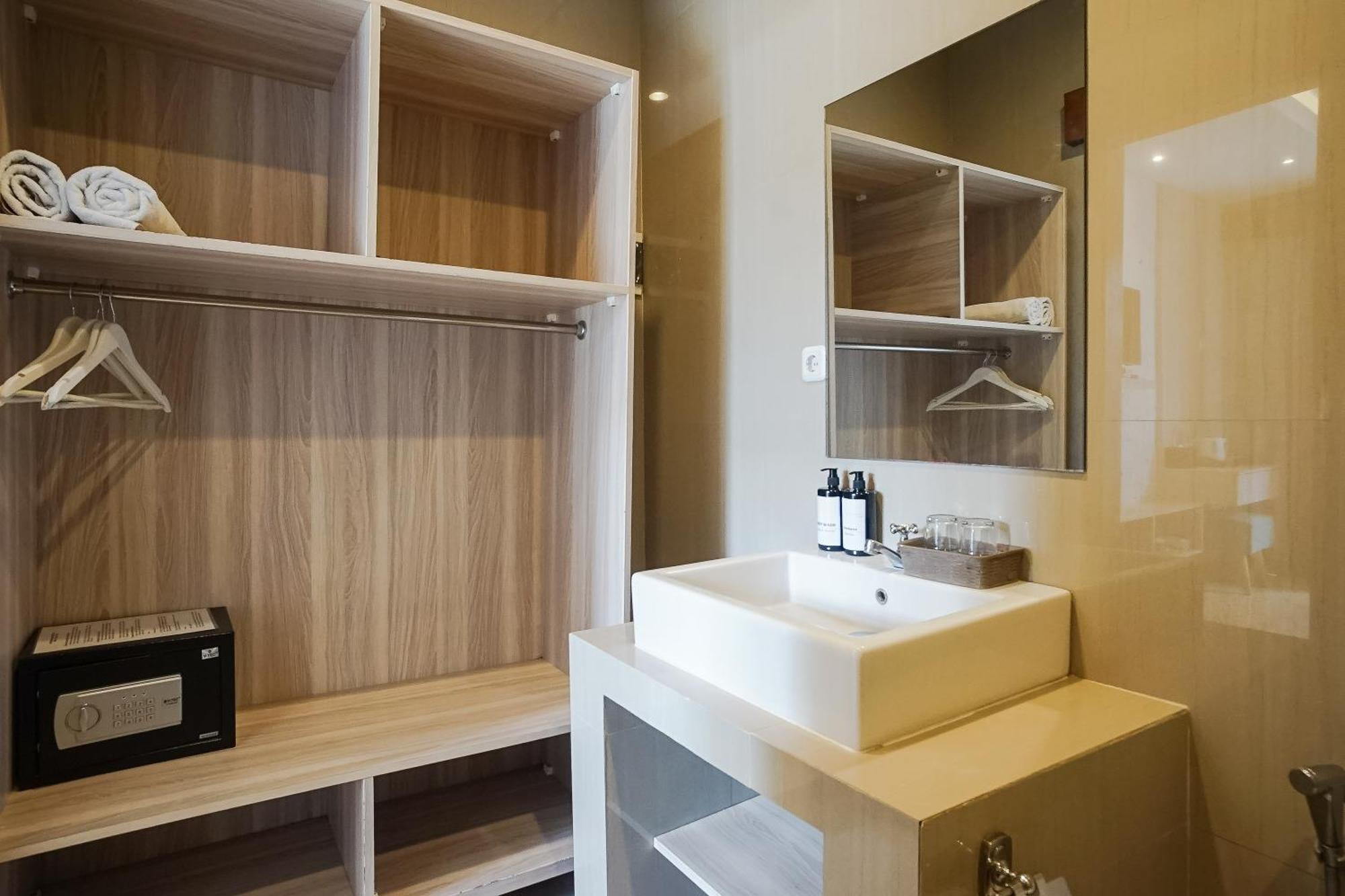 Mahesa Suites Seminyak Buitenkant foto